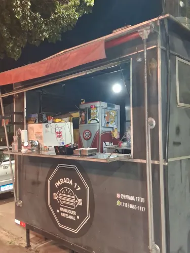 Passo ponto trailer de Hambúrguer artesanal com ponto fixo em praça. 