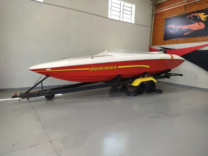 Lancha 24,5 pés, motor 225 hp com poucas horas 