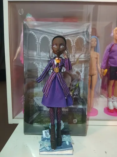 Boneca Skulllector Bianca monster high Não vai mochila