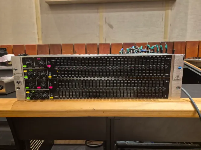 Equalizador Behringer fbq 6200