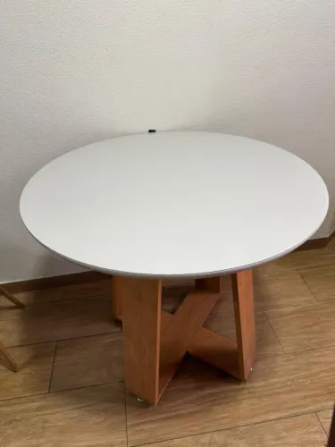 Mesa Redonda - Pés em MDF e tampo de MDF com vidro tampo de vidro Off-White