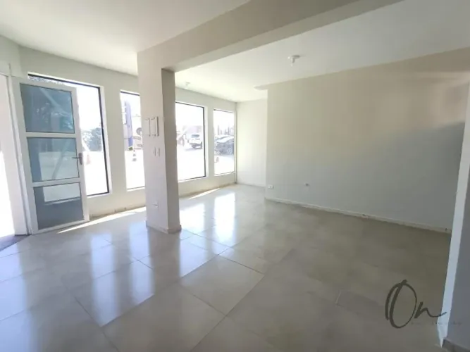Sala comercial para locação na Granja Viana, Cotia-SP: 1 sala, 1 banheiro, 2 vagas de gara