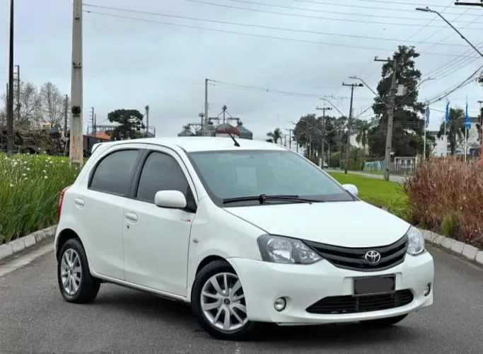 Toyota Etios XLS Sedan 1.5 Flex 16V 4P Mec. 2013