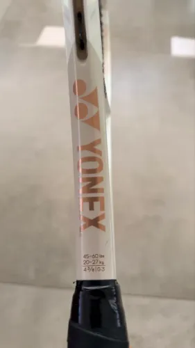 Raquete Yonex Vcore 98 branca L4 seminova 2025