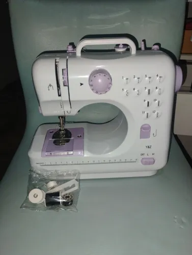 Máquina de costura nova