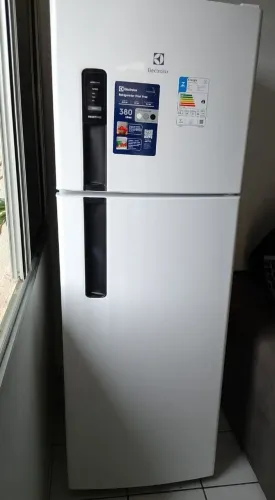 Vendo Geladeira Electrolux 380 litros semi nova com nota fiscal