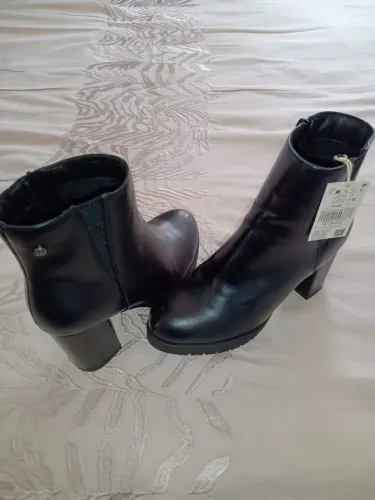 Bota cano curto preta