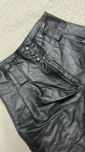 Shorts couro legítimo