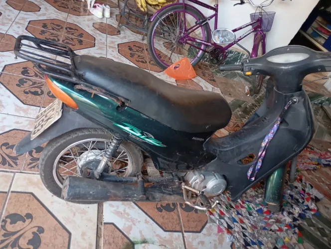 Vendo biz 2004 valor 3500  ZAP *