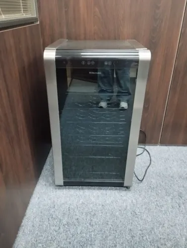 Adega Electrolux Wsf34 34 Garrafas Compressor Vinhos Pretos
