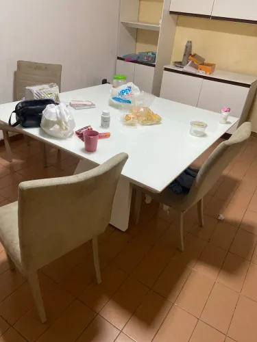 Mesa com 6 cadeiras