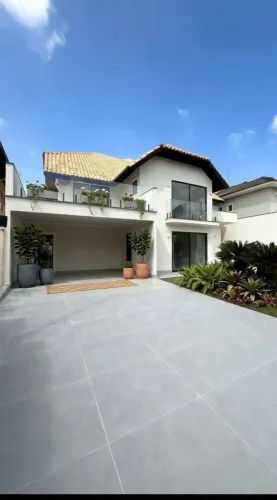 Casa de condomínio para venda possui 360 metros quadrados com 4 quartos