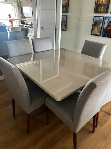Vende-se conjunto de jantar, medindo1,35x1,35.