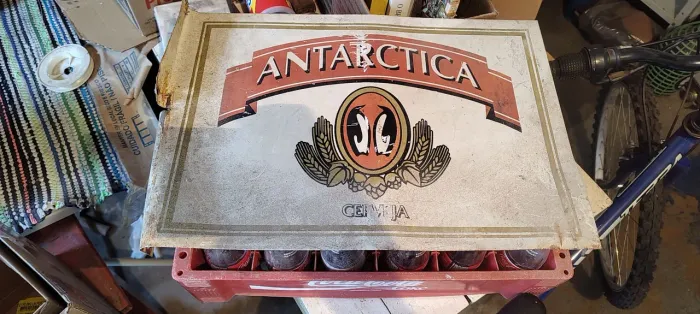placa publicitária vintage de metal litografado da Cerveja Antarctica anos 70/80