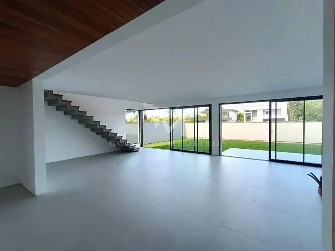 Casa em condomínio com 4 quartos em Ratones, Florianópolis