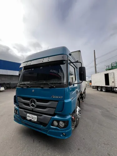 M.BENZ / ATEGO 2430 (6x2) Ano 2014 - Com Baú