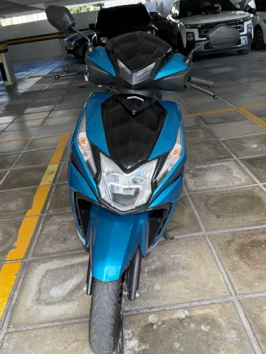 Scooter Honda Elite 125 Conforto e Economia no Dia a Dia