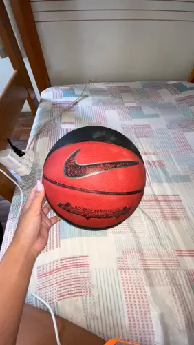 Bola de basquete Nike dominante preta