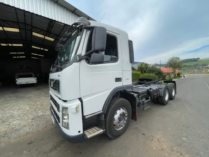 caminhão traçado Volvo 6x4 FM 440 - ( repasse pix 145.000 )