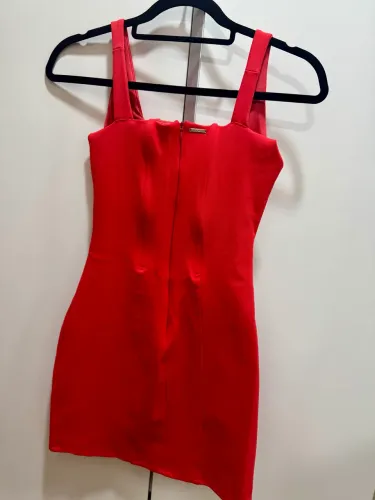 Vestido lança perfume