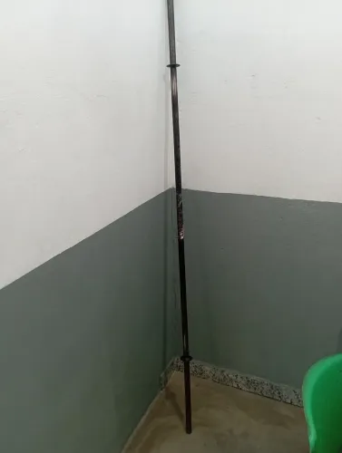 Gaiola de agachamento livre+ barra maciça de 1,80cm 