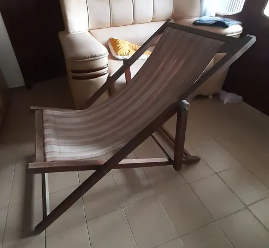Espreguiçadeira em madeira 