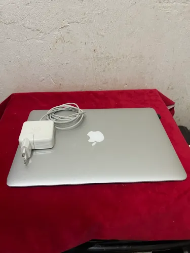 MacBook Air - Core i5 - SSD M2 512 GB Placa de Vídeo Intel HD