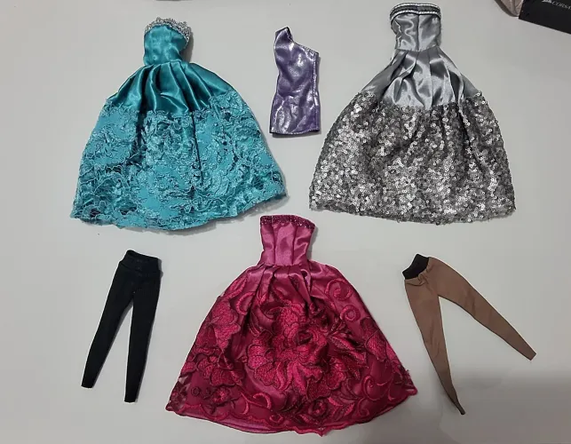 Lote 3 vestidos Barbie
