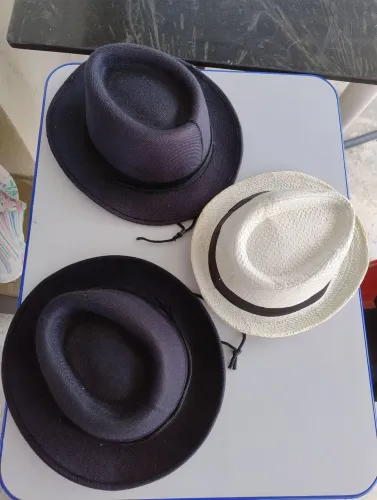 Três Chapéus