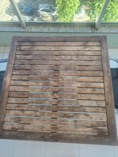 Mesa externa com 2 cadeiras