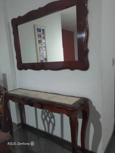 Aparador com espelho