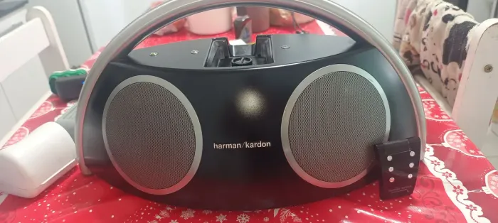 CAIXA DE SOM KARMAN KARDON PARA CONSERTO OU RETIRADA DE PEÇAS.