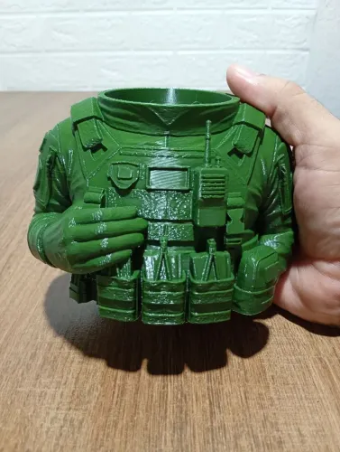 Porta canetas e lápis busto soldado na cor verde militar