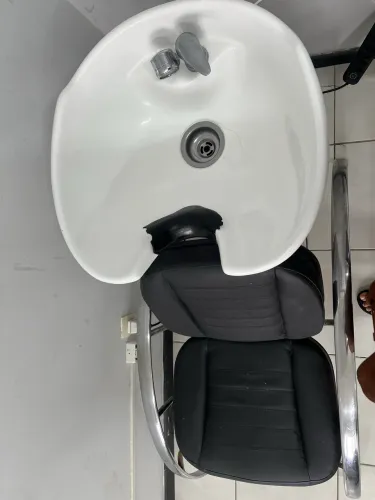 Lavatório de Louça bem conservado !!