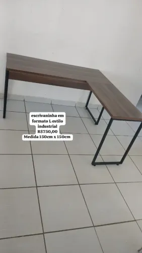 Escrivaninha em formato de L estilo industrial 