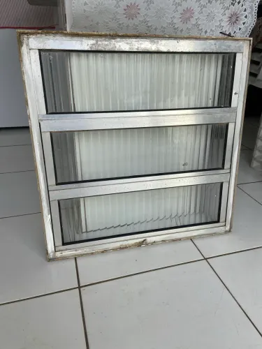 Vendo mesa,rack ,quadro ,mesa pra computador e basculante 