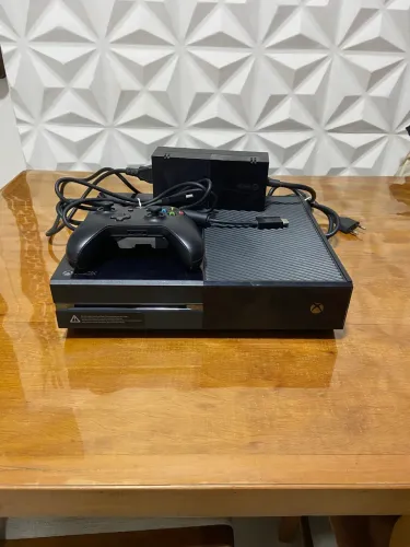 Vendo Xbox one 500gb +1controle pouquíssimo uso