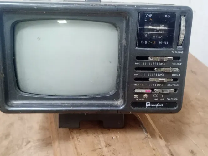 Tv antiga. Com radio am fm