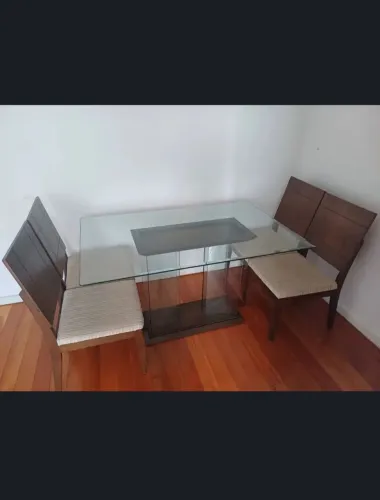COMBO SOFÁ-CAMA + MESA COM 4 CADEIRAS
