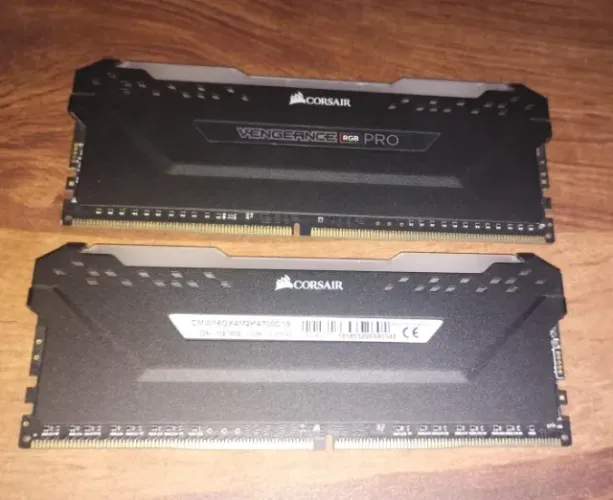 Ram ddr4 2x8gb Corsair Vengeance Pro RGB 4700Mhz Cl19