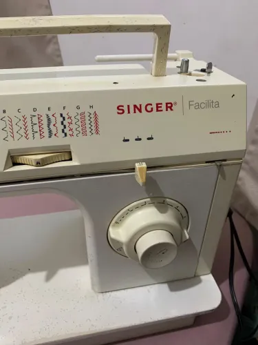 Máquina singer facilita