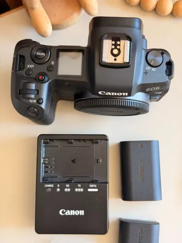 Câmera Canon R