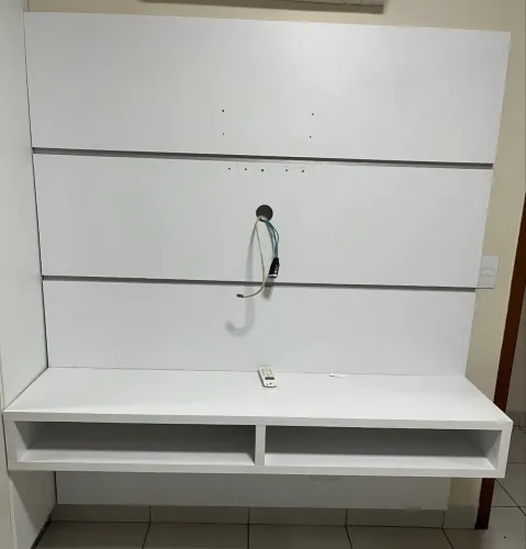 Painel para TV Branco semi novo 160cm L x 180cm A