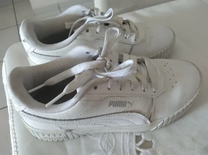 Tênis da marca Puma Infantil. Branco