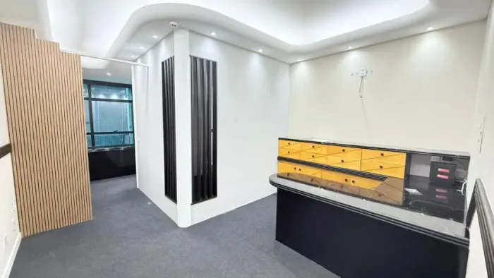 Sala comercial localizada no Monumental, perfeita para quem busca um espaço moderno.