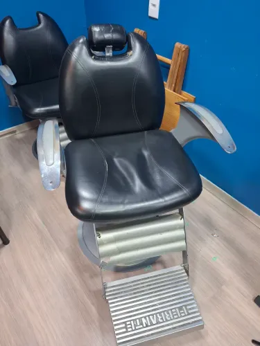 Cadeira FERRANTE Barbearia