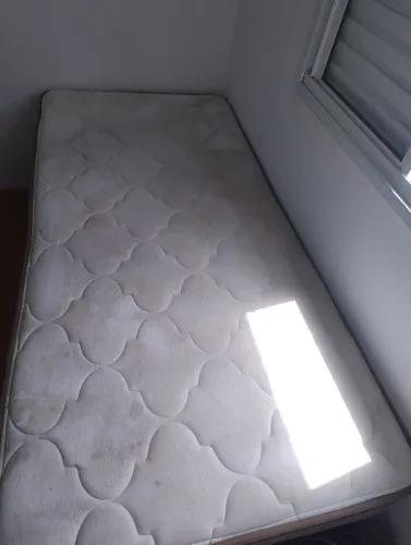 Cama box com colchão tamanho solteirão (viúva)