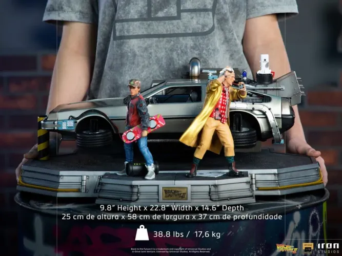 Marty e Base DeLorean BF2 De Volta Para o Futuro 2 Iron Studios 1/10 (Reservado)