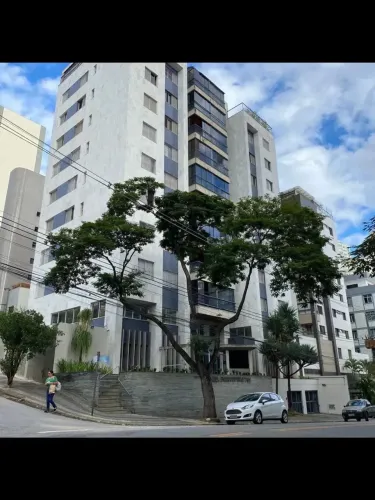 Apartamento para venda tem 150 metros quadrados com 4 quartos