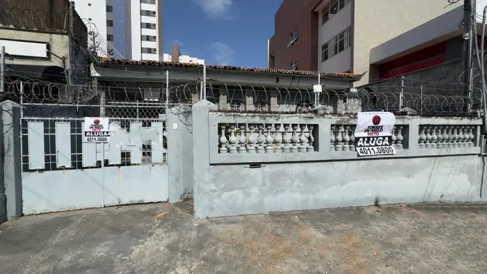 Casa comercial com 5 quartos e 4 suítes na Rua Tibúrcio Cavalcante